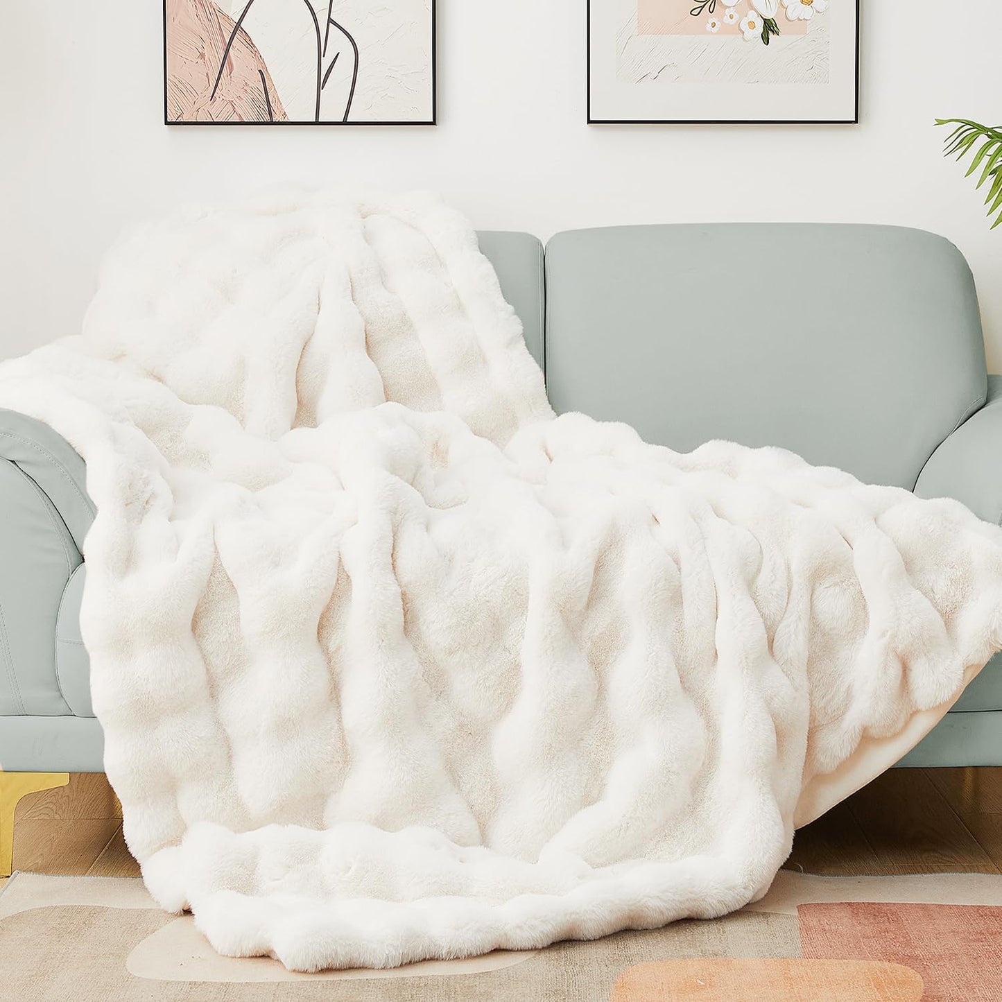 Latepis White Faux Fur Throw Blanket Cozy Bubble Blankets Soft Fuzzy Thick Living Room Blanket for Couch Sofa Bedroom Plush Warm Fluffy Blanket for All Seasons Luxury Throw 50x60 Inch, 860gsm