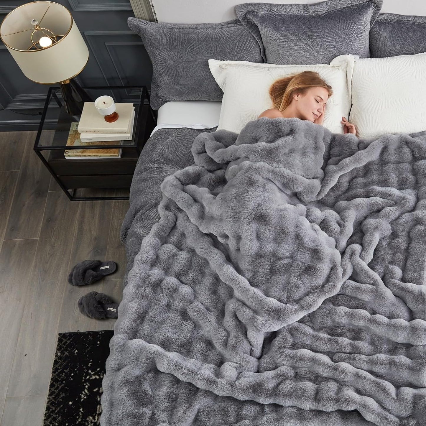 Cozy Bliss Faux Fur Throw Blanket for Couch, Fuzzy Soft Plush Thick Bubble Blanket for Sofa Bedroom Living Room, 50 * 60 Inches Cream White