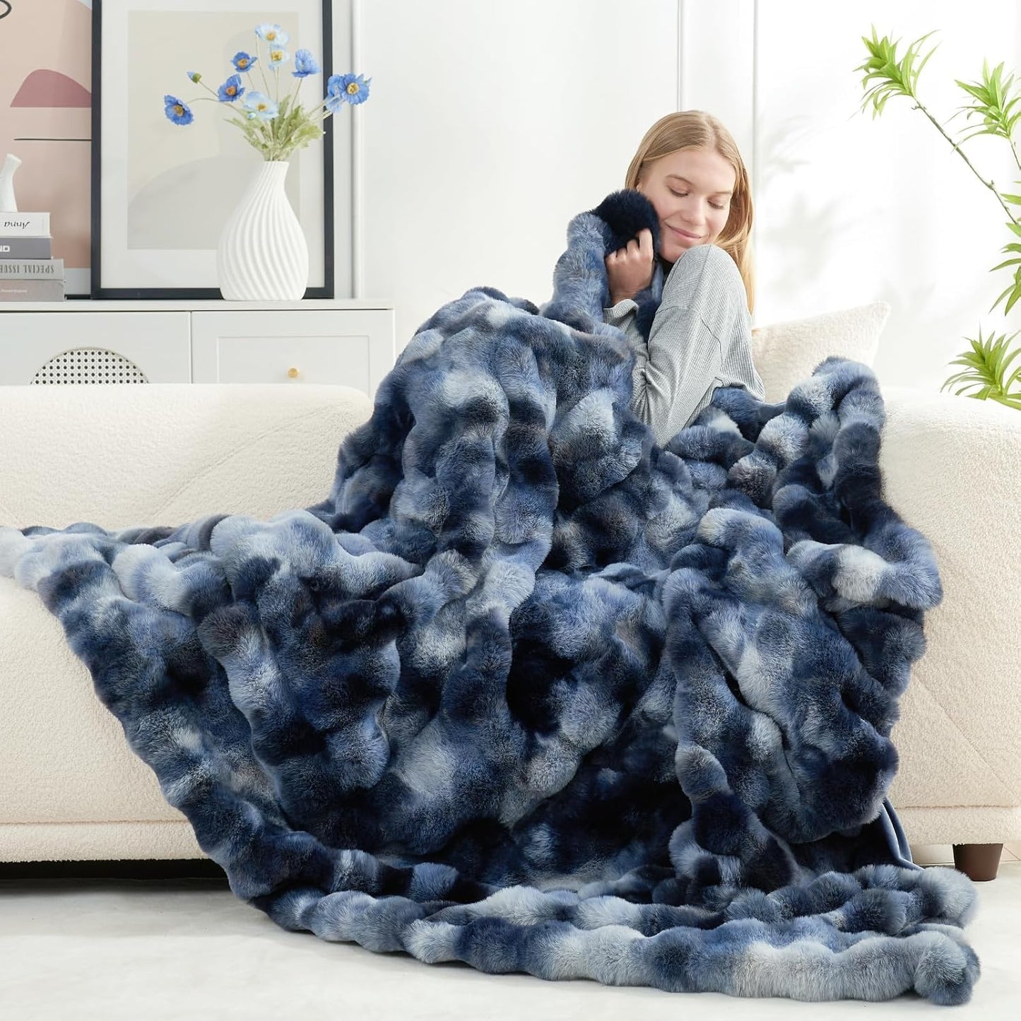 Cozy Bliss Faux Fur Throw Blanket for Couch, Fuzzy Soft Plush Thick Bubble Blanket for Sofa Bedroom Living Room, 50 * 60 Inches Cream White
