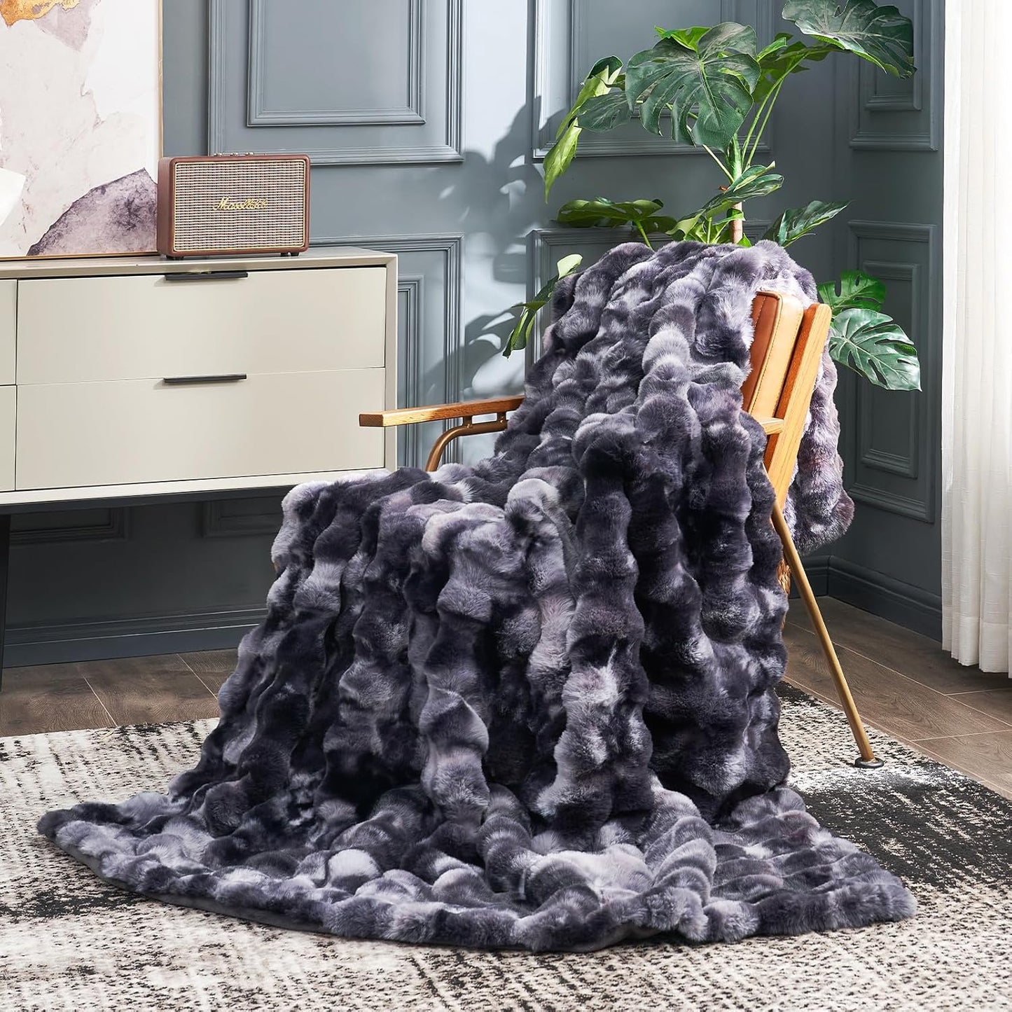 Cozy Bliss Faux Fur Throw Blanket for Couch, Fuzzy Soft Plush Thick Bubble Blanket for Sofa Bedroom Living Room, 50 * 60 Inches Cream White