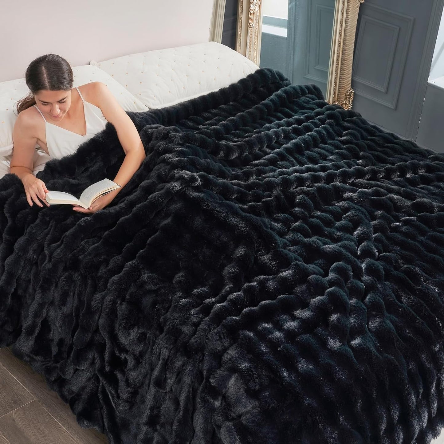 Cozy Bliss Faux Fur Throw Blanket for Couch, Fuzzy Soft Plush Thick Bubble Blanket for Sofa Bedroom Living Room, 50 * 60 Inches Cream White