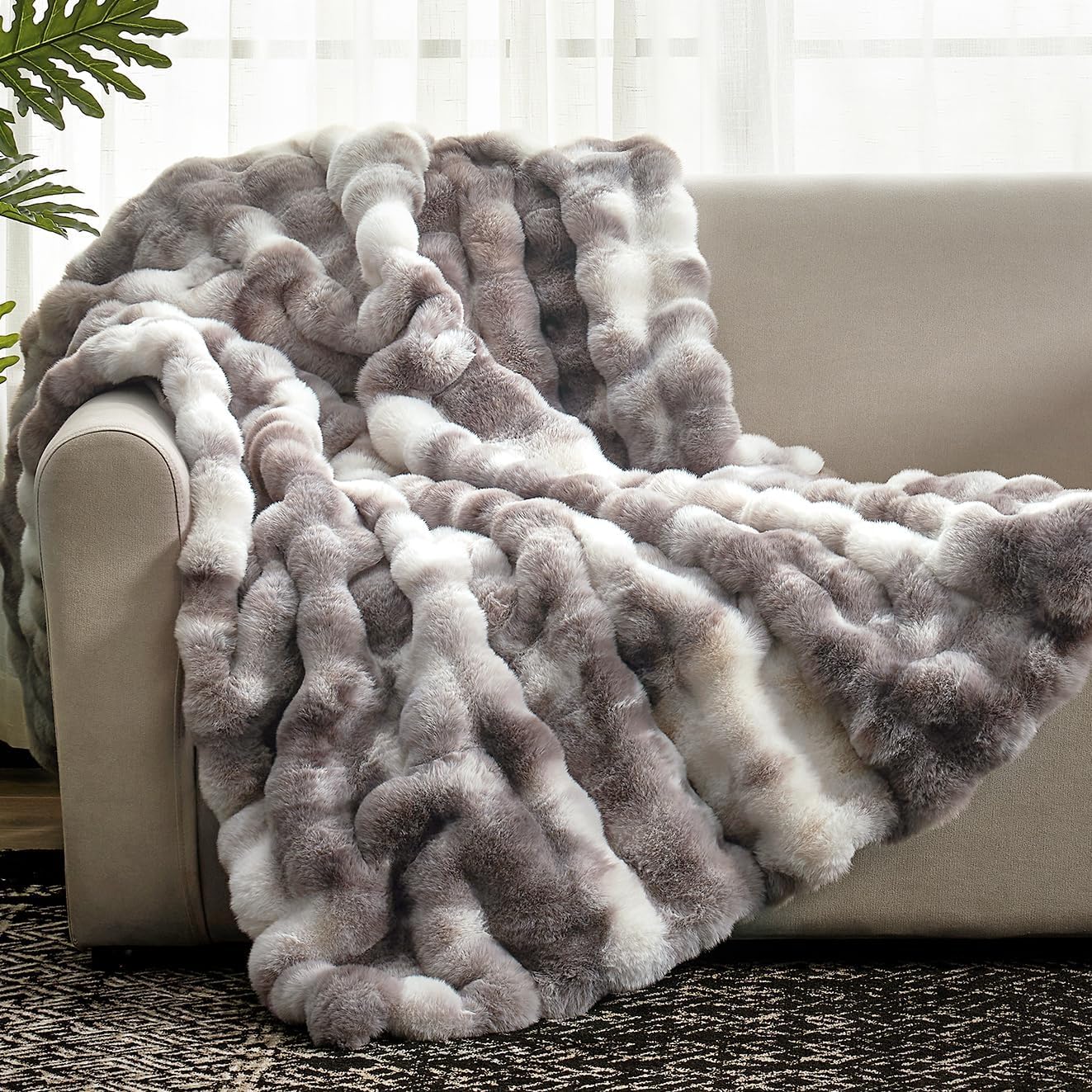 Cozy Bliss Faux Fur Throw Blanket for Couch, Fuzzy Soft Plush Thick Bubble Blanket for Sofa Bedroom Living Room, 50 * 60 Inches Cream White