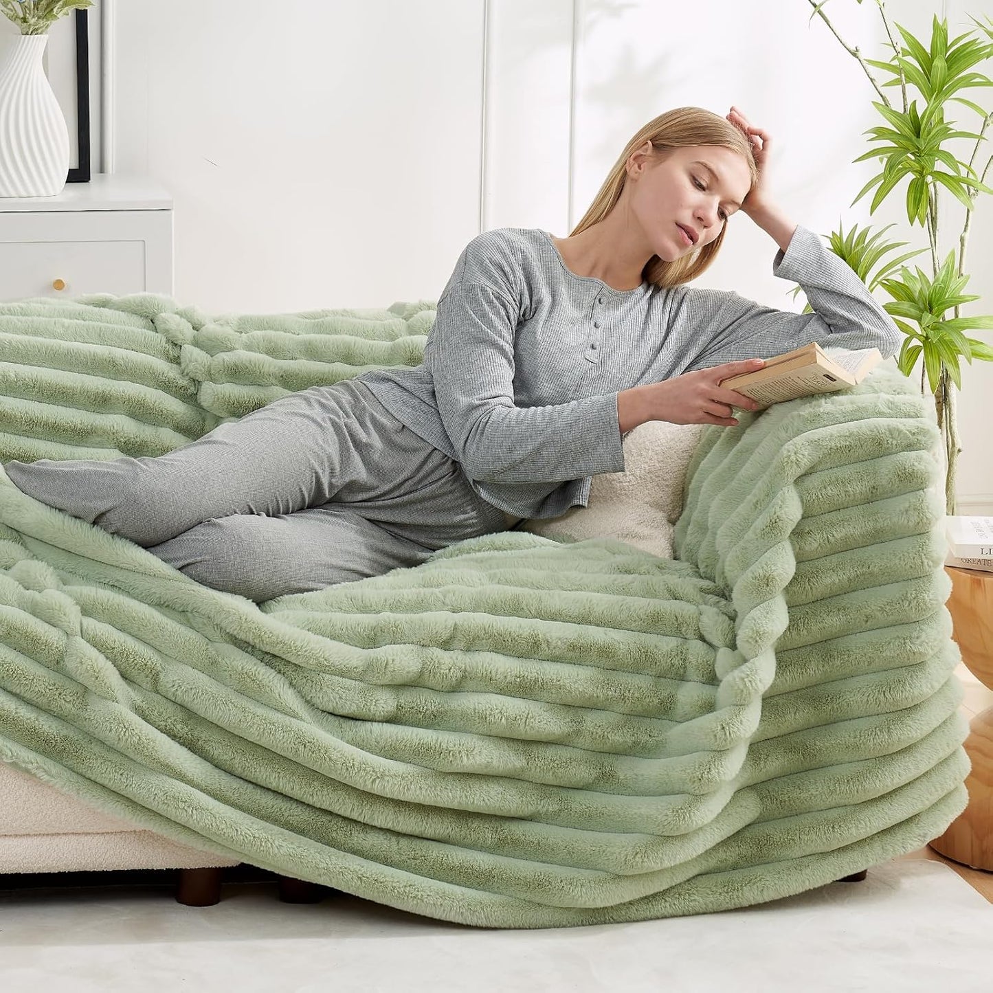 Cozy Bliss Faux Fur Throw Blanket for Couch, Cozy Warm Plush Striped Blanket for Sofa Bedroom Living Room,50 * 60 Inches Grey