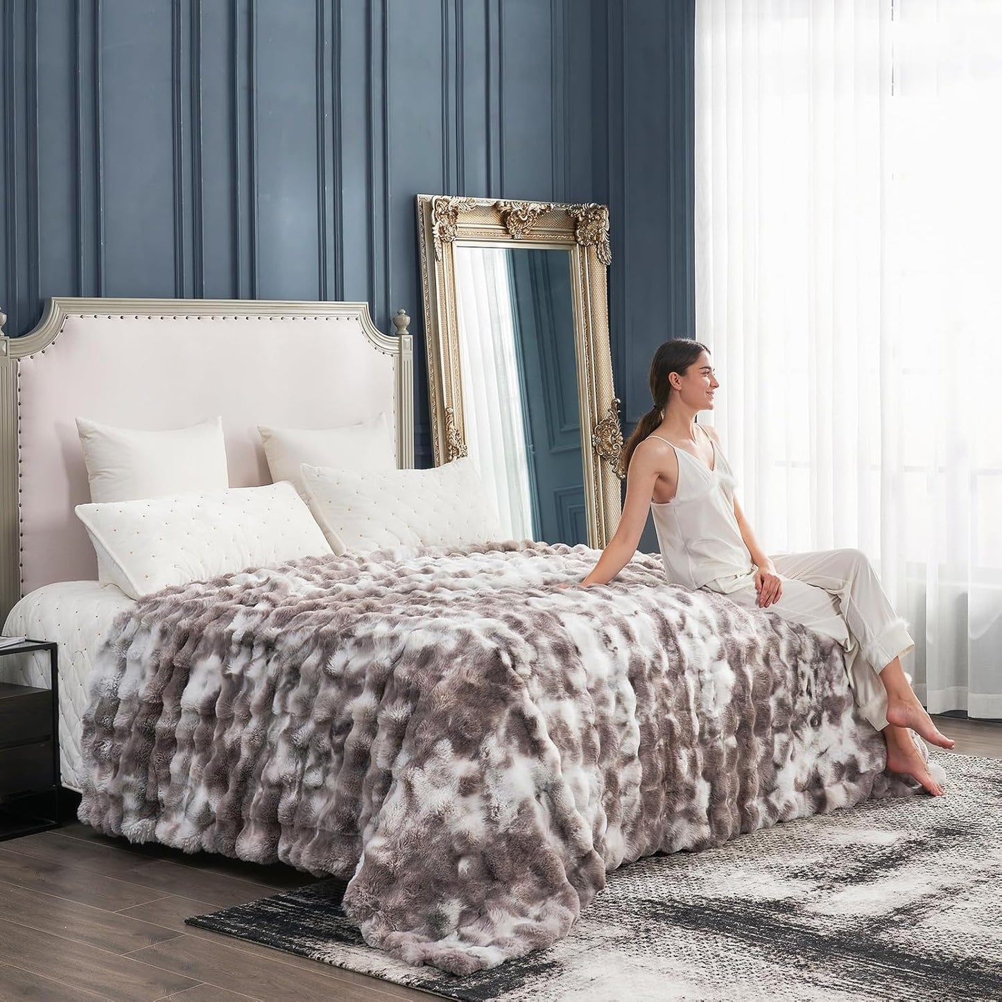 Cozy Bliss Faux Fur Throw Blanket for Couch, Fuzzy Soft Plush Thick Bubble Blanket for Sofa Bedroom Living Room, 50 * 60 Inches Cream White