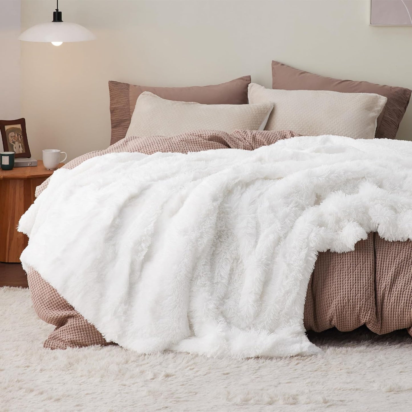Bedsure Fluffy Fuzzy Throw Blanket Gifts for Women, Soft Cozy Plush Faux Fur Throw Blanket for Couch Bed, Minky Thick Warm Sherpa Fleece Fall Grey Room Decor Men Gifts Teenage Girls Teen Boys Mom Dad