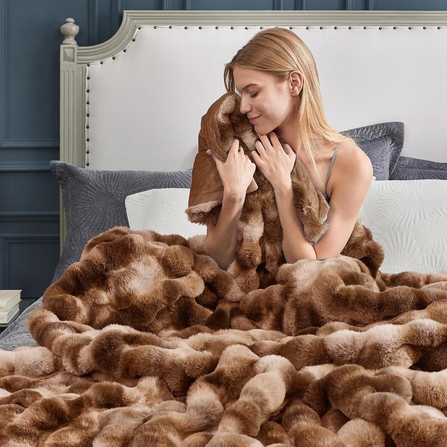 Cozy Bliss Faux Fur Throw Blanket for Couch, Fuzzy Soft Plush Thick Bubble Blanket for Sofa Bedroom Living Room, 50 * 60 Inches Cream White