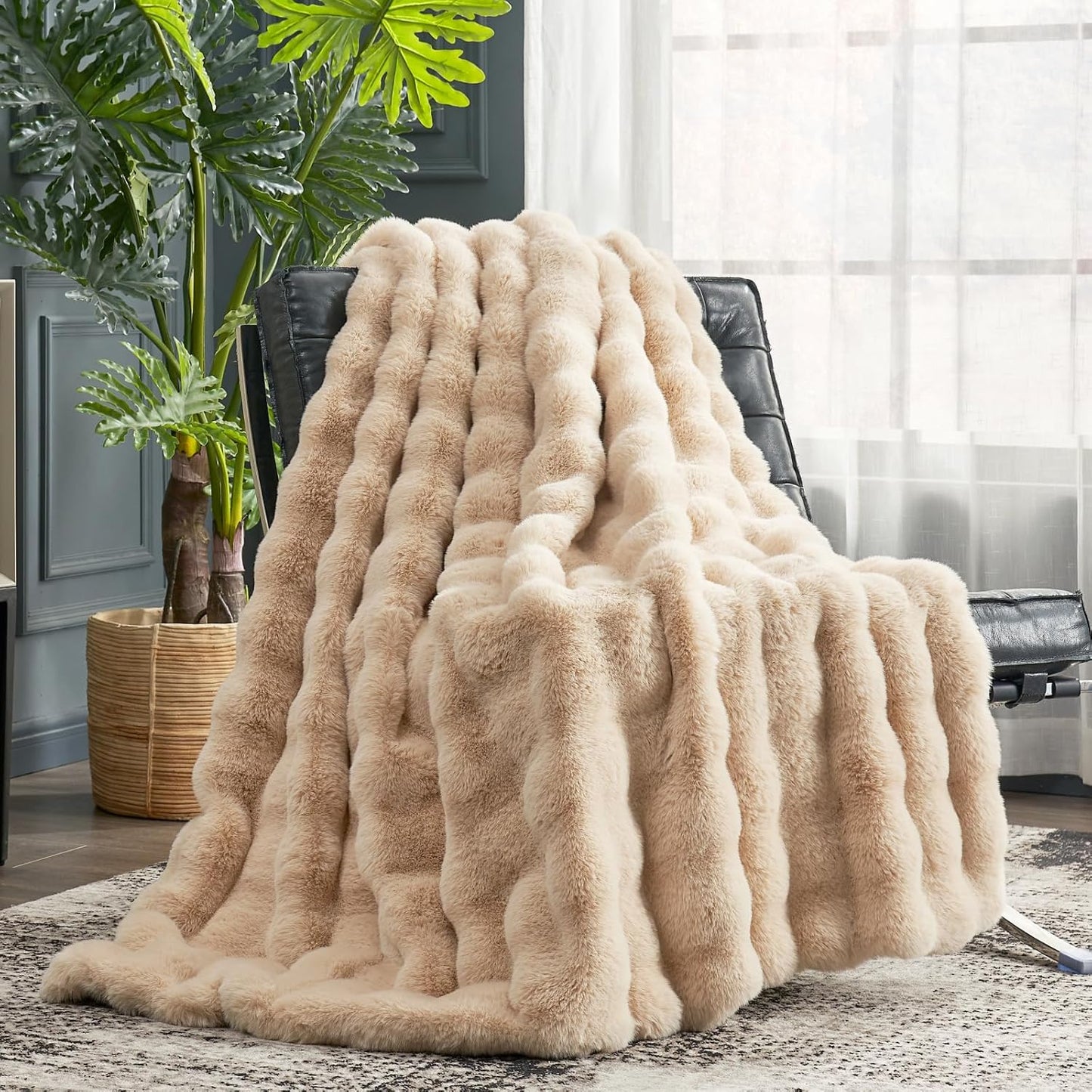 Cozy Bliss Faux Fur Throw Blanket for Couch, Fuzzy Soft Plush Thick Bubble Blanket for Sofa Bedroom Living Room, 50 * 60 Inches Cream White