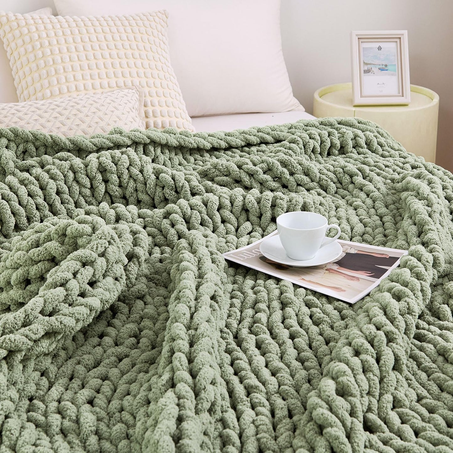 Admitrack Chunky Knit Blanket Throw 51"x63", 100% Hand Knit Chenille Throw Blanket for Sofa & Home Decor, Soft and Cozy Knitted Throw Blankets (Ivory，51"x63")